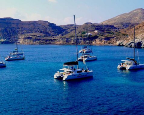 Tagesausflüge mit dem Katamaran in Santorin
